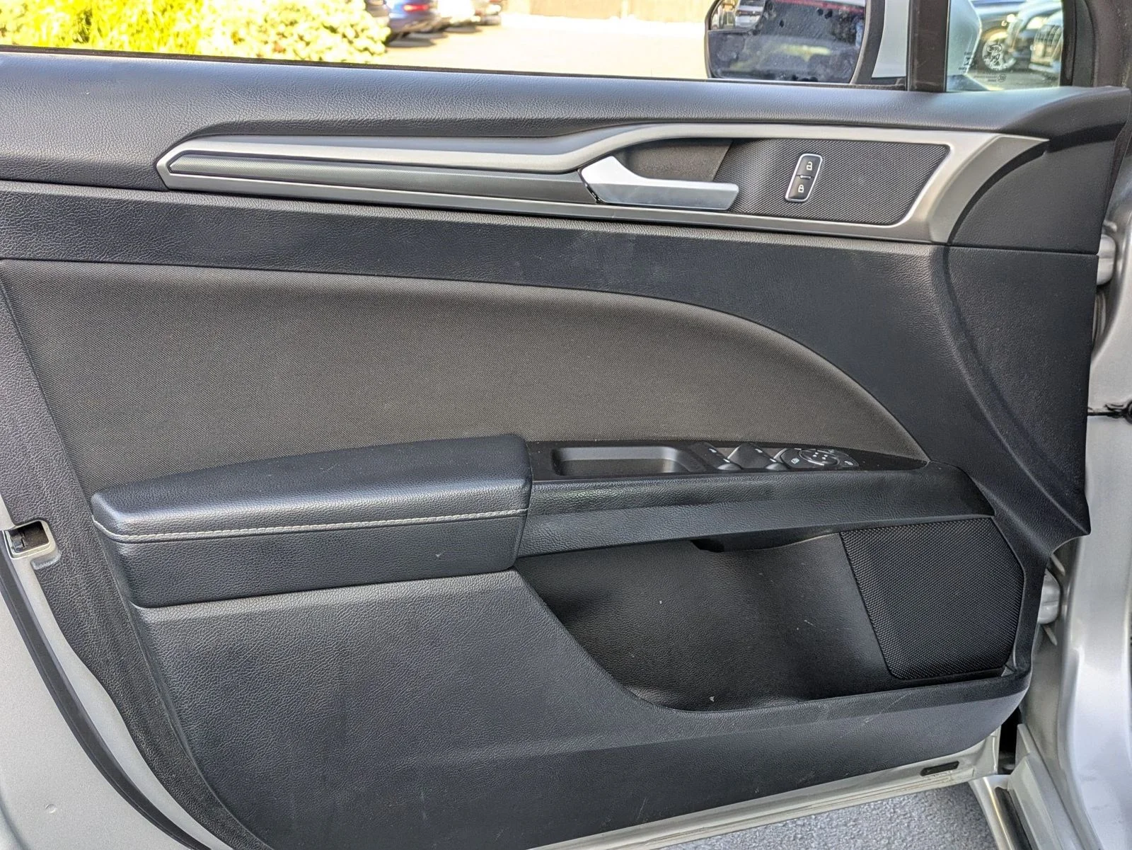 Used 2017 Silver Ford SE image 31