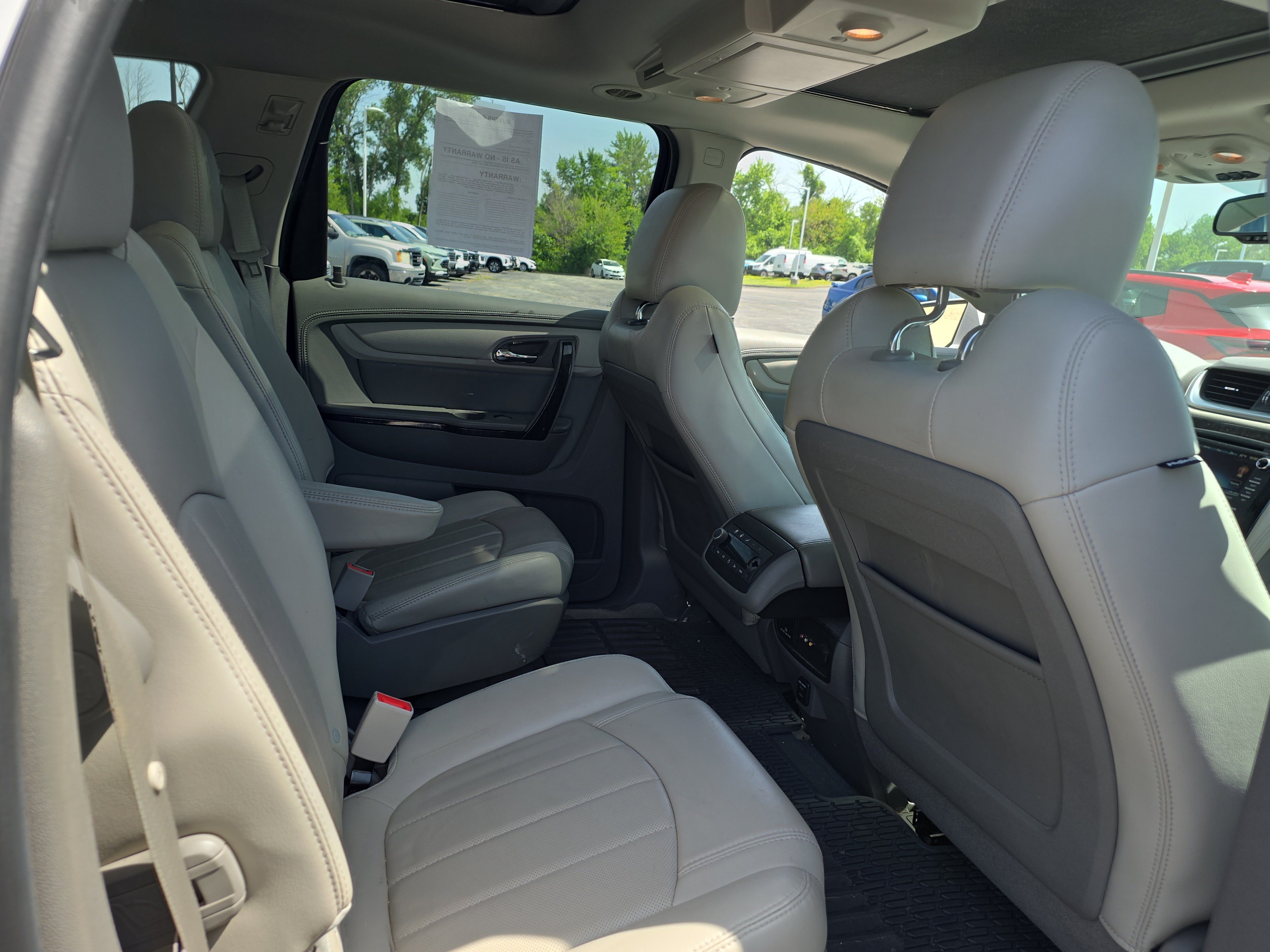 Used 2016 IRIDESCENT PEARL TRICOAT Chevrolet LTZ image 11