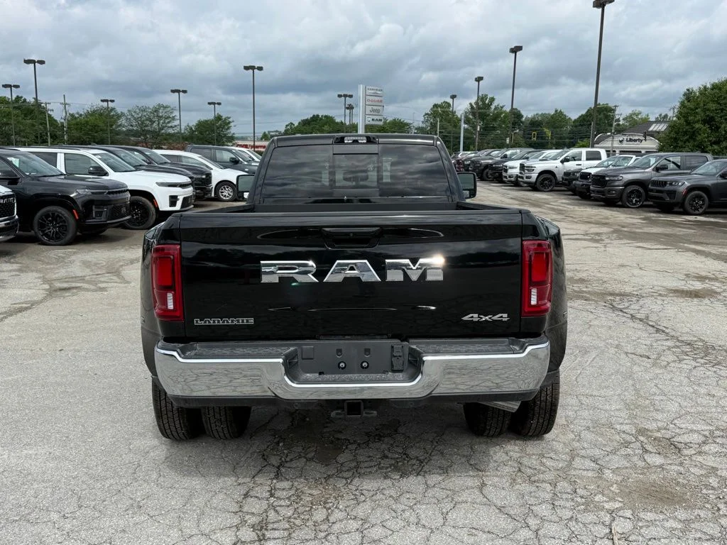 New 2026 Diamond Black Crystal Pearl-Coat Exterior Paint RAM Laramie image 7
