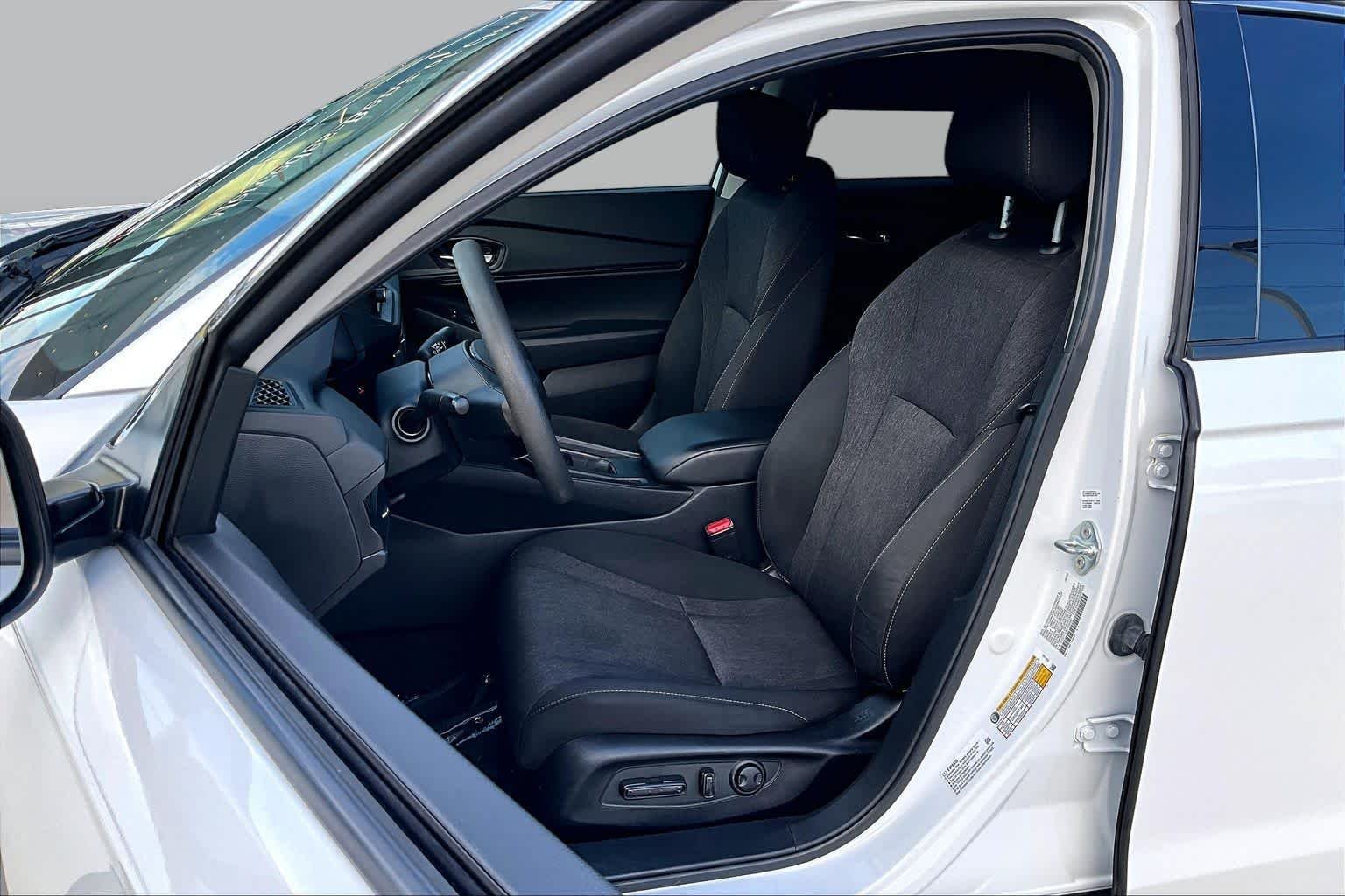 Used 2023 Platinum White Pearl Honda EX image 8