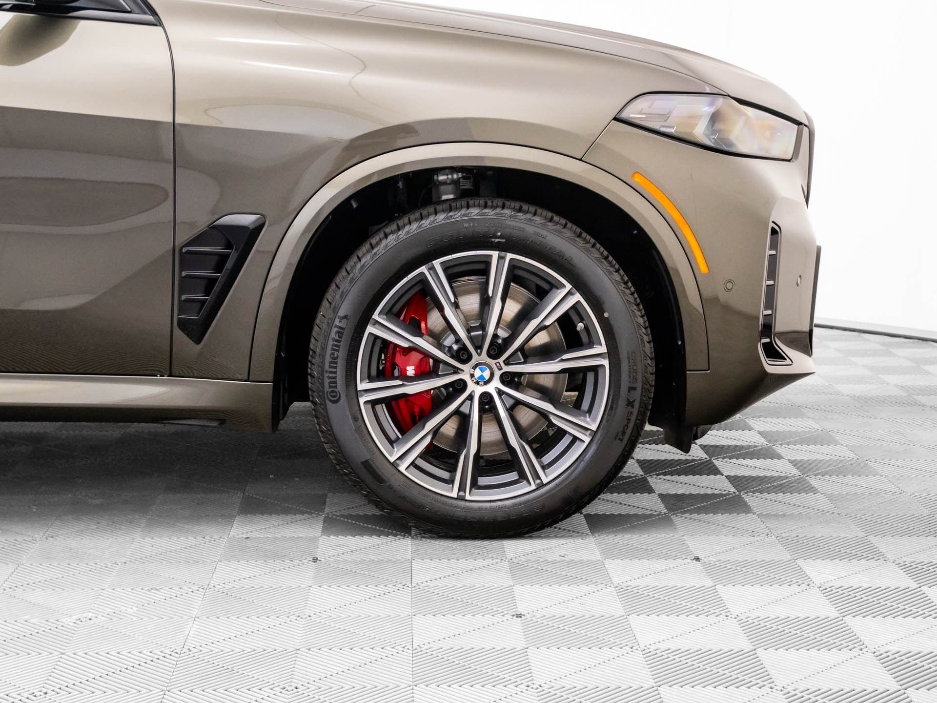 New 2026 Manhattan Green Metallic BMW xDrive50e image 33