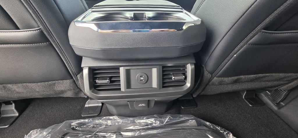 New 2026 Iconic Silver Metallic Ford Lariat® image 31