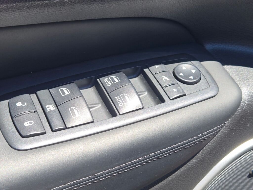 Used 2018 Red Jeep Summit image 27