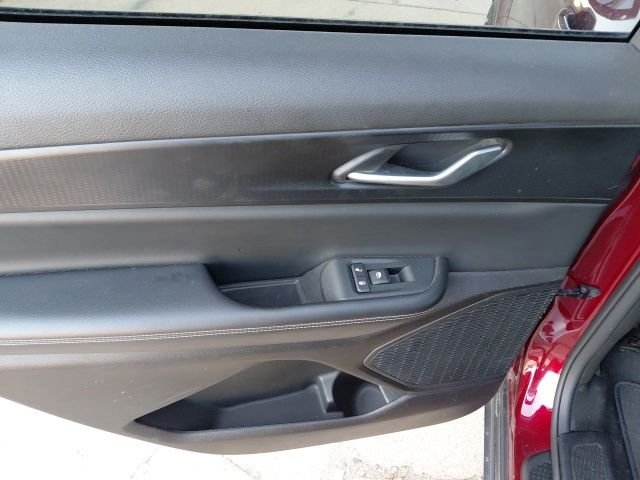 Used 2023 Red Jeep Altitude image 28