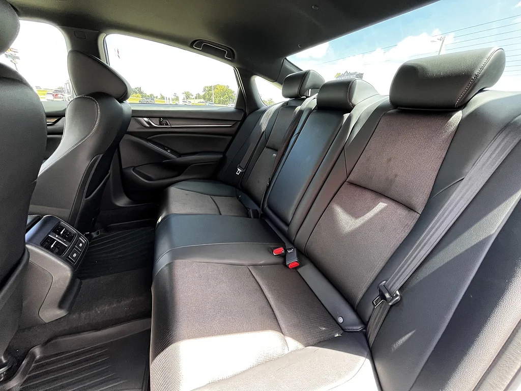 Used 2022 Sonic Gray Pearl Honda Sport image 9