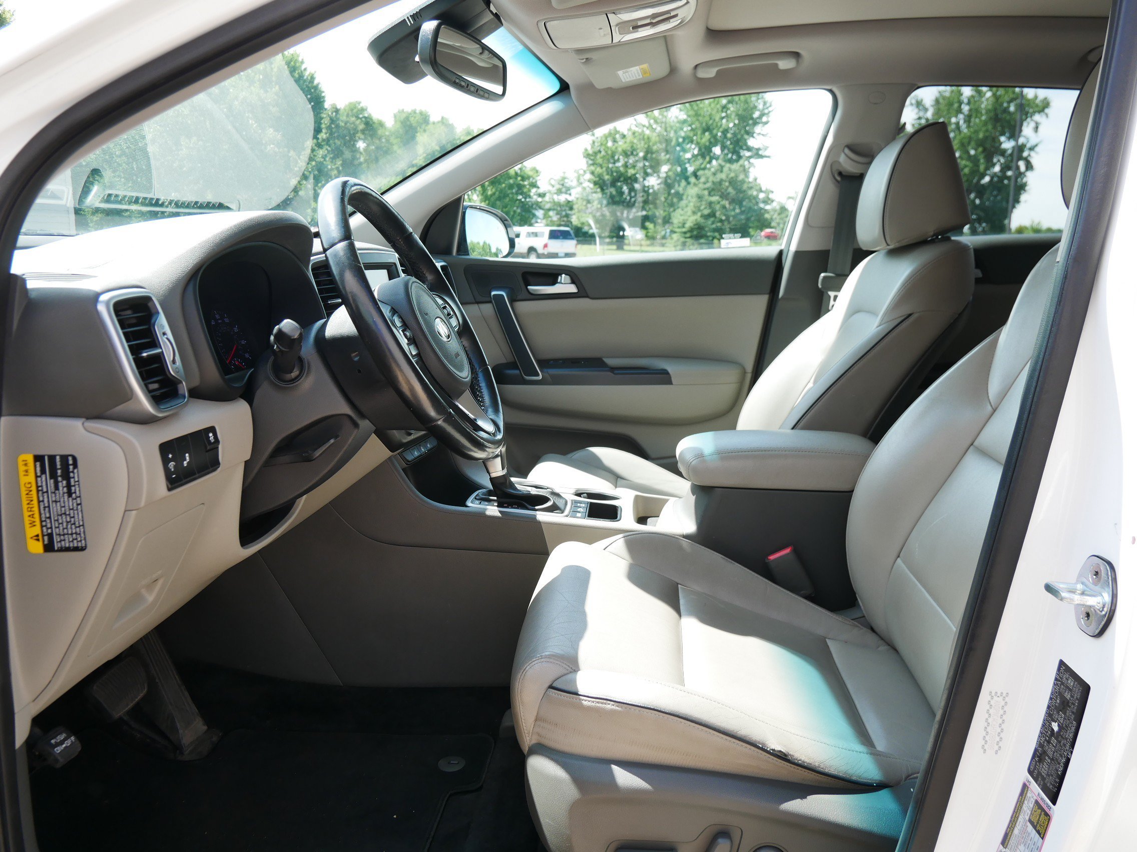 Used 2017 Snow White Pearl Kia EX image 10