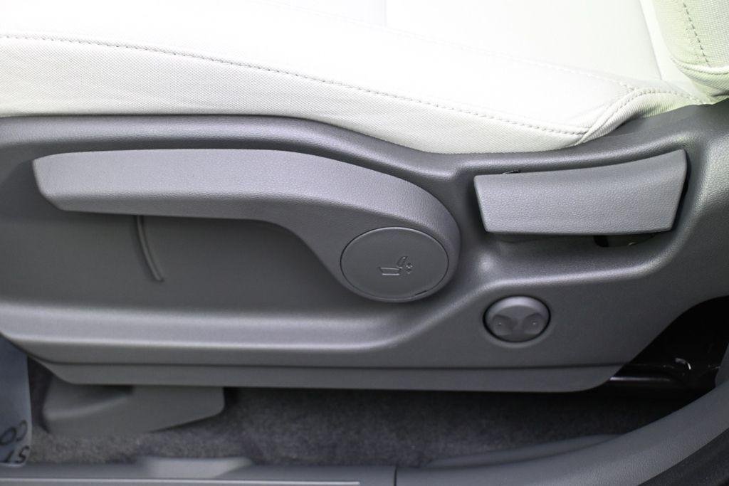 New 2026 Phantom Black Hyundai SE image 14