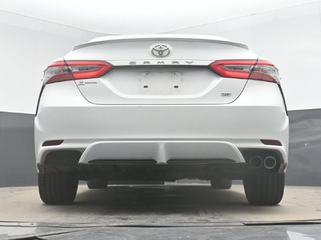 Used 2018 White Toyota SE image 31