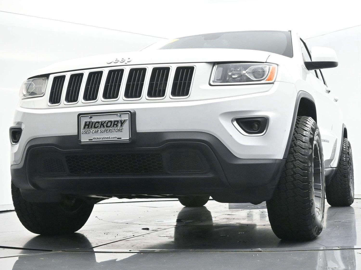Used 2016 Bright White Clearcoat Jeep Laredo image 41