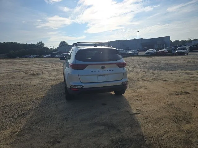 Used 2022 Silver Kia Nightfall image 7