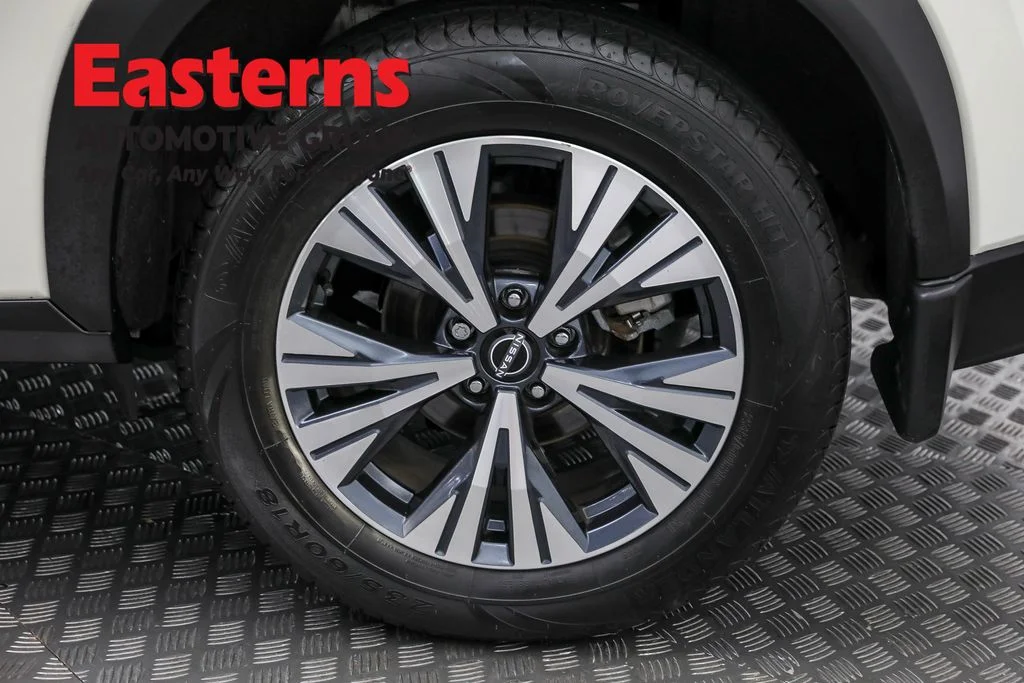 Used 2022 White Nissan SV image 31
