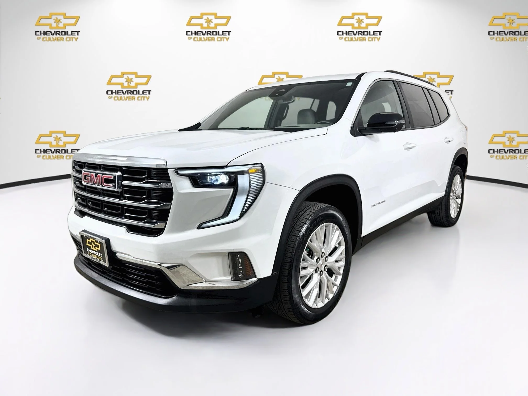 Used 2024 Summit White GMC Elevation image 3