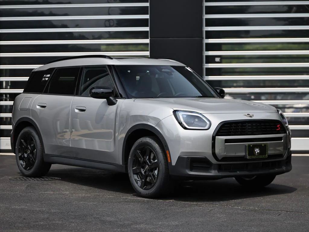 New 2027 Silver MINI Signature Plus image 1