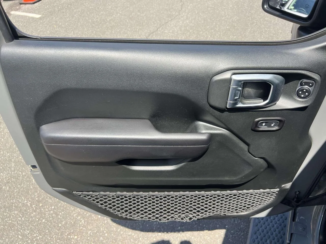 Used 2018 Sting-Gray Clearcoat Jeep Sport S 4x4 image 28