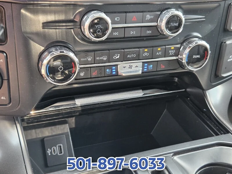 Used 2025 Oxford White FORD LARIAT 4WD SuperCrew 5.5