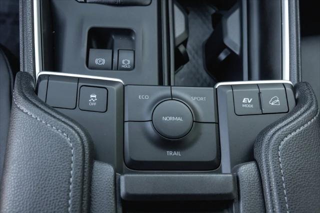 Certified Used 2026 WIND CHILL PEARL Toyota  image 19