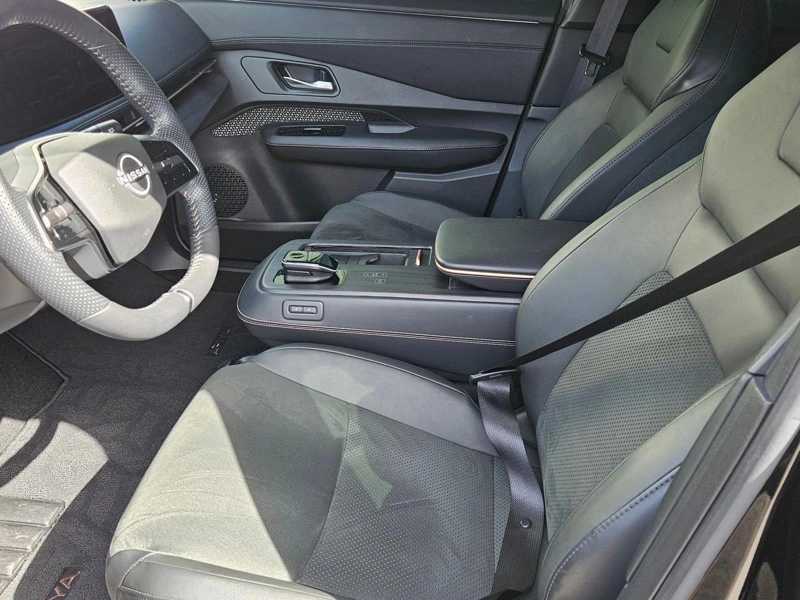 Used 2024 Black Diamond Pearl Nissan ENGAGE image 14