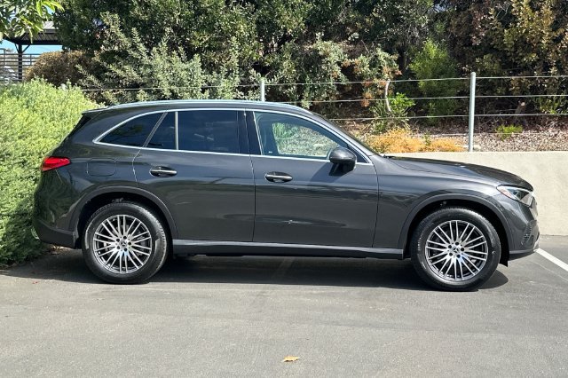 Used 2025  Mercedes-Benz GLC 300 image 6