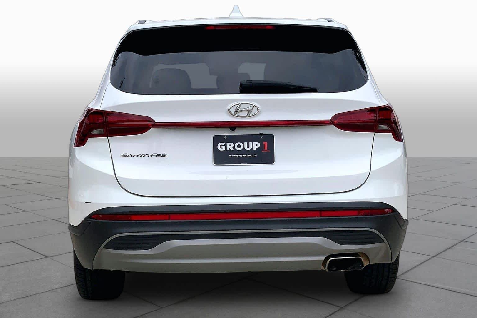 Used 2022 Quartz White Hyundai SE image 5