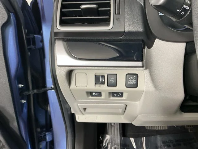 Used 2018 Blue Subaru 2.5i Limited image 24