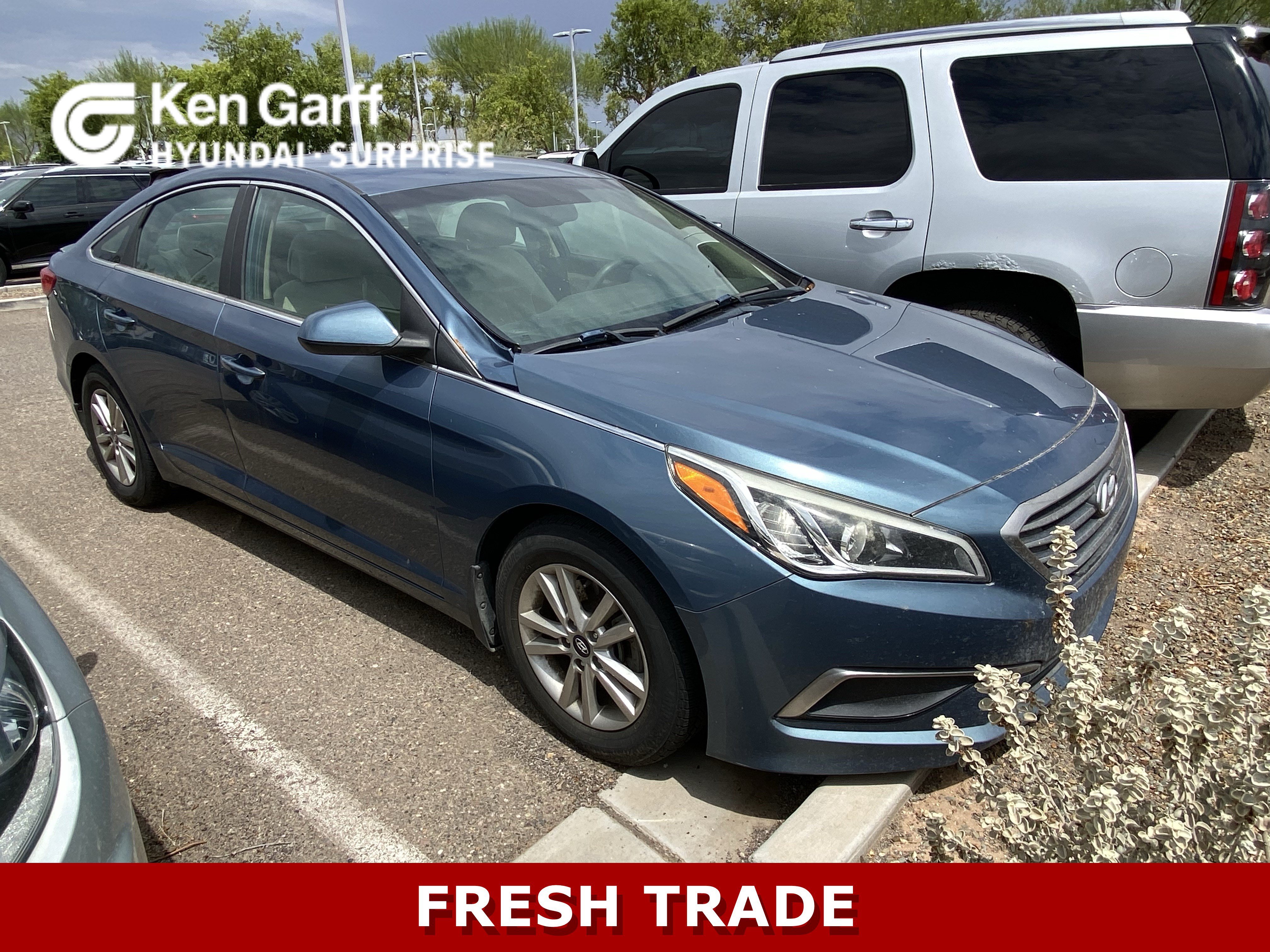 Used 2017 Nouveau Blue Hyundai  image 1