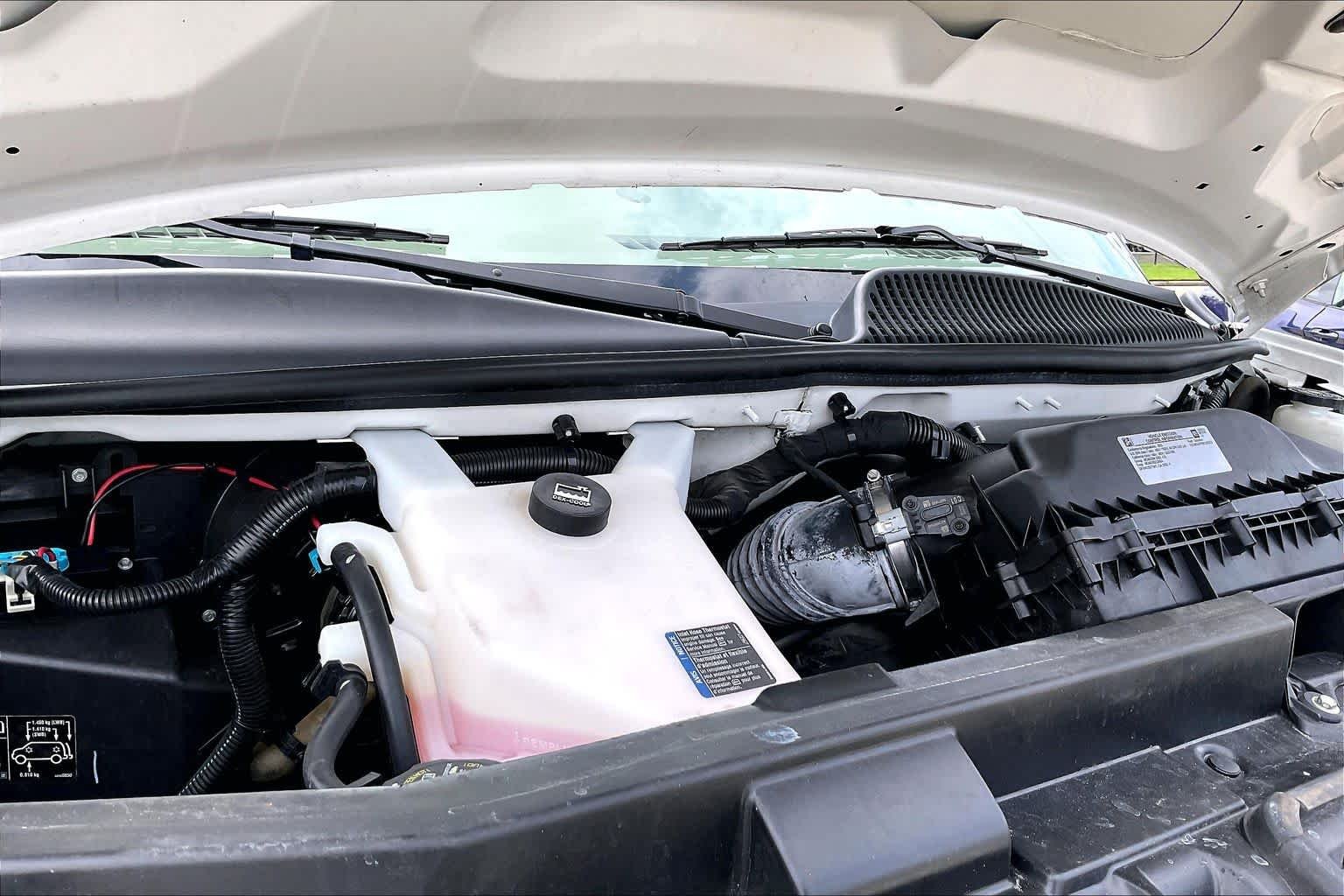 Used 2021 Summit White Chevrolet  image 28