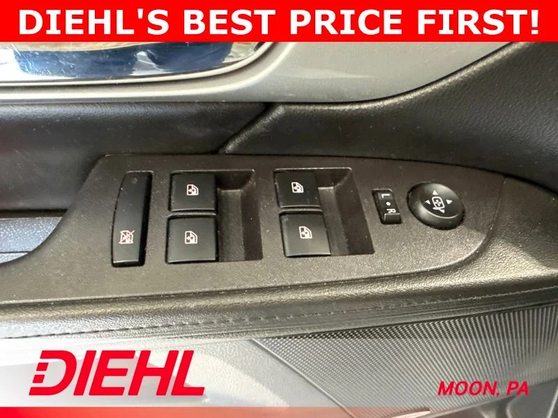 Used 2017 White GMC SLT image 22