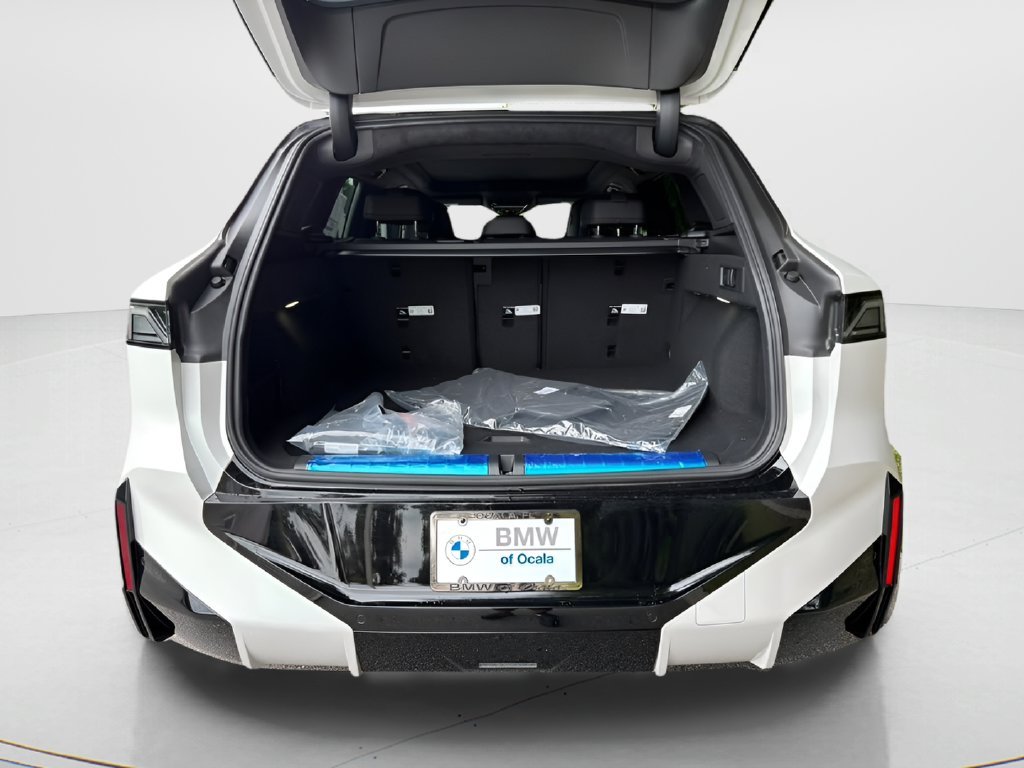 New 2027 Mineral White Metallic BMW  image 22