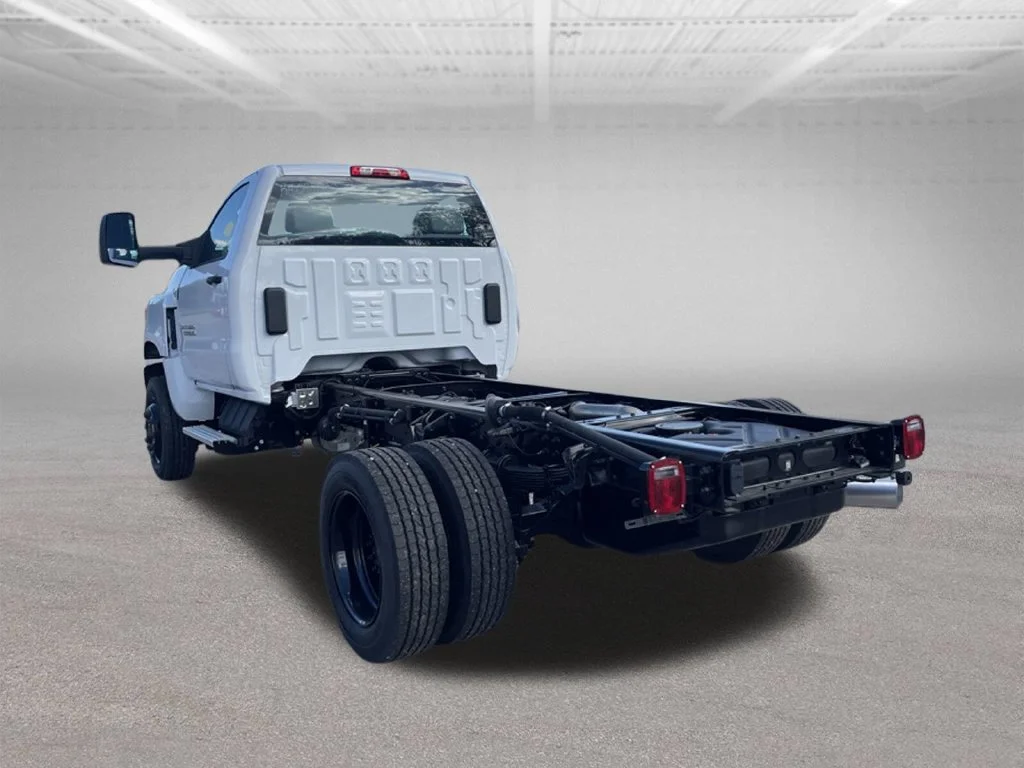 Used 2024 Summit White Chevrolet 11