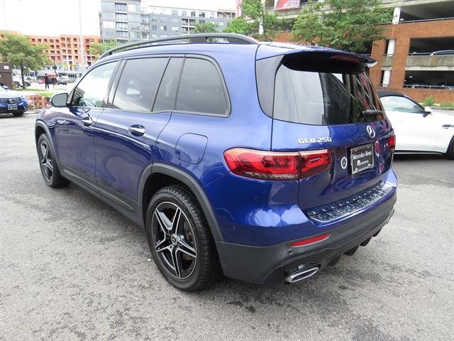Used 2020 Galaxy Blue Metallic Mercedes-Benz GLB 250 image 2