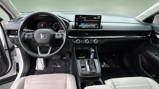 Used 2025 White Honda EX-L image 16