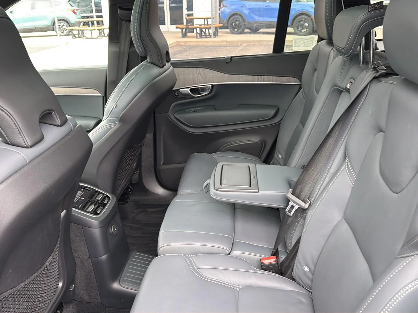 Used 2024 Denim Blue Metallic Volvo Ultimate Bright Theme image 18