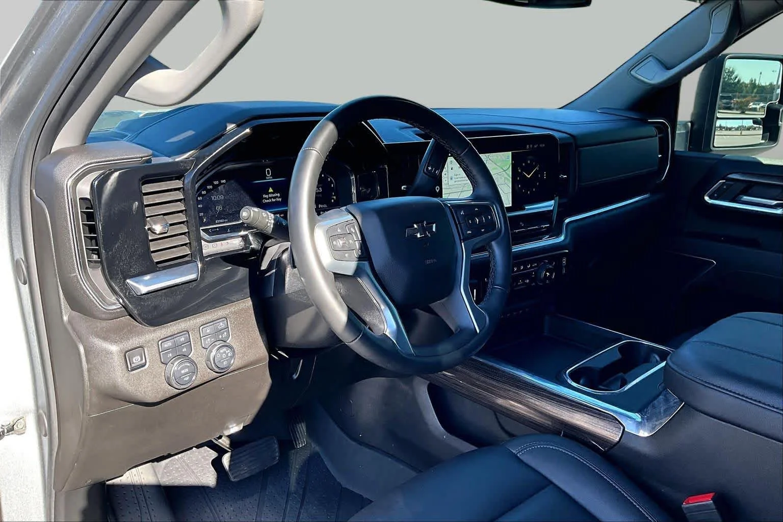Used 2025 Sterling Gray Metallic Chevrolet LT image 18