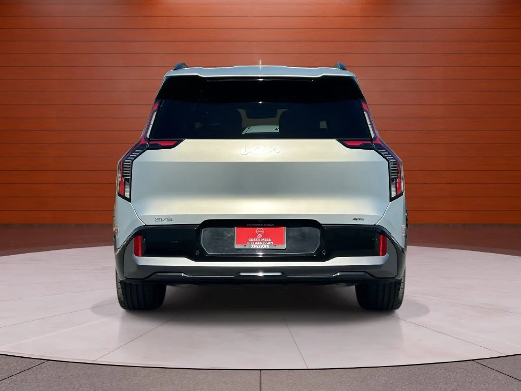Used 2024 Ivory Kia GT-Line image 3