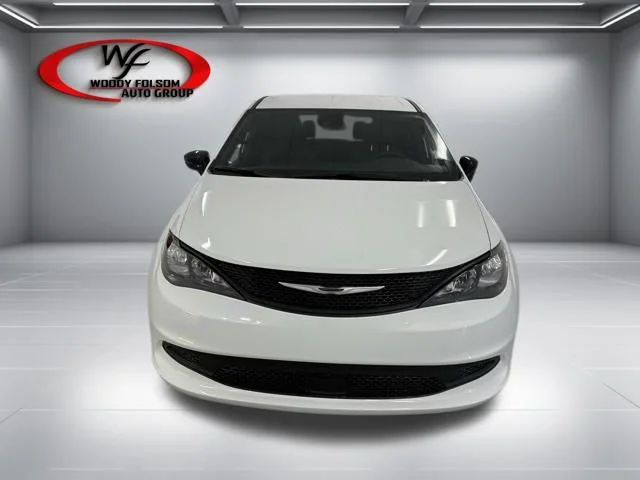 New 2026 Bright White Clear-Coat Exterior Paint Chrysler LX image 2