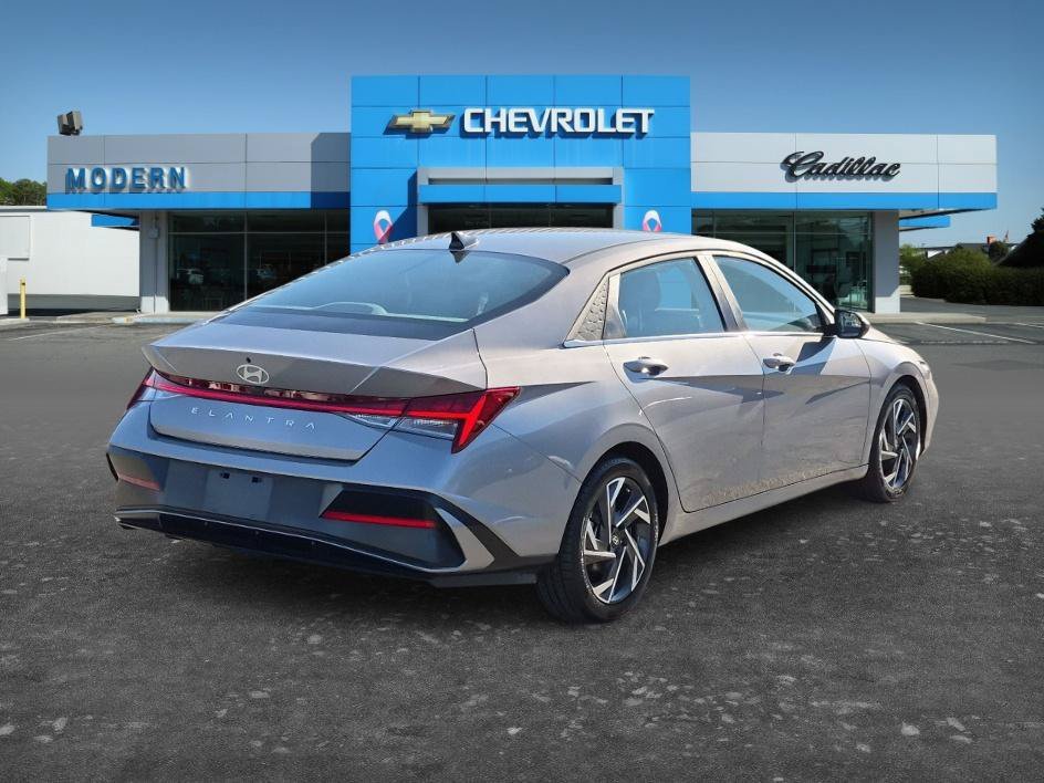 Used 2025 Fluid Metal Hyundai SEL Convenience image 5