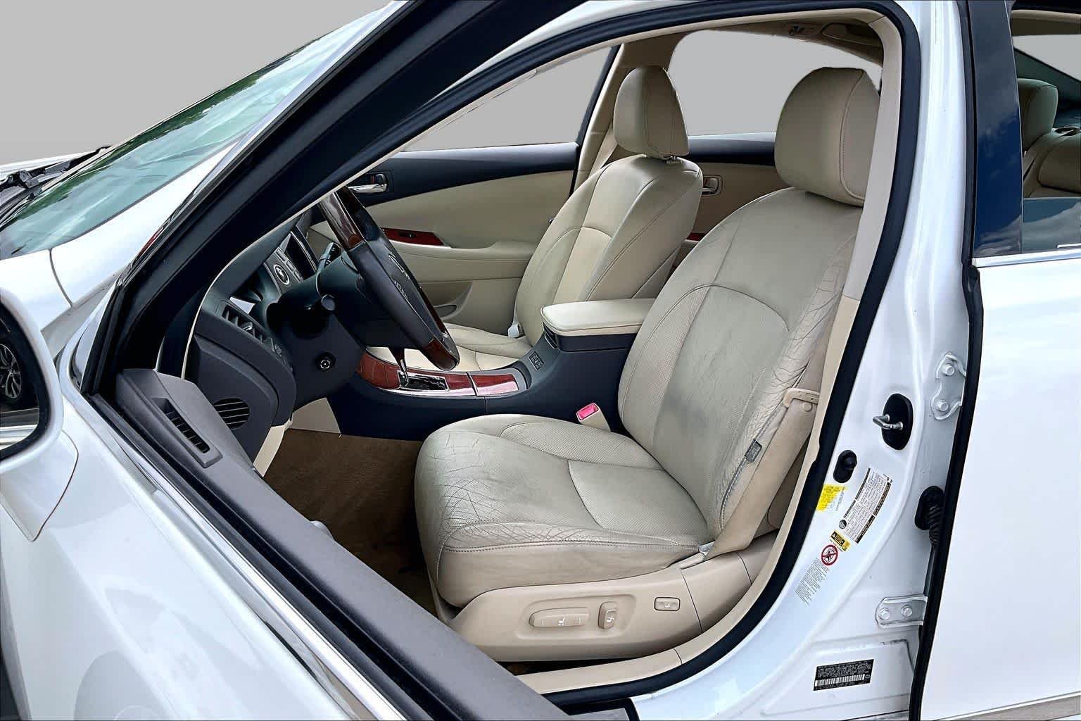 Used 2011 Starfire Pearl Lexus  image 6