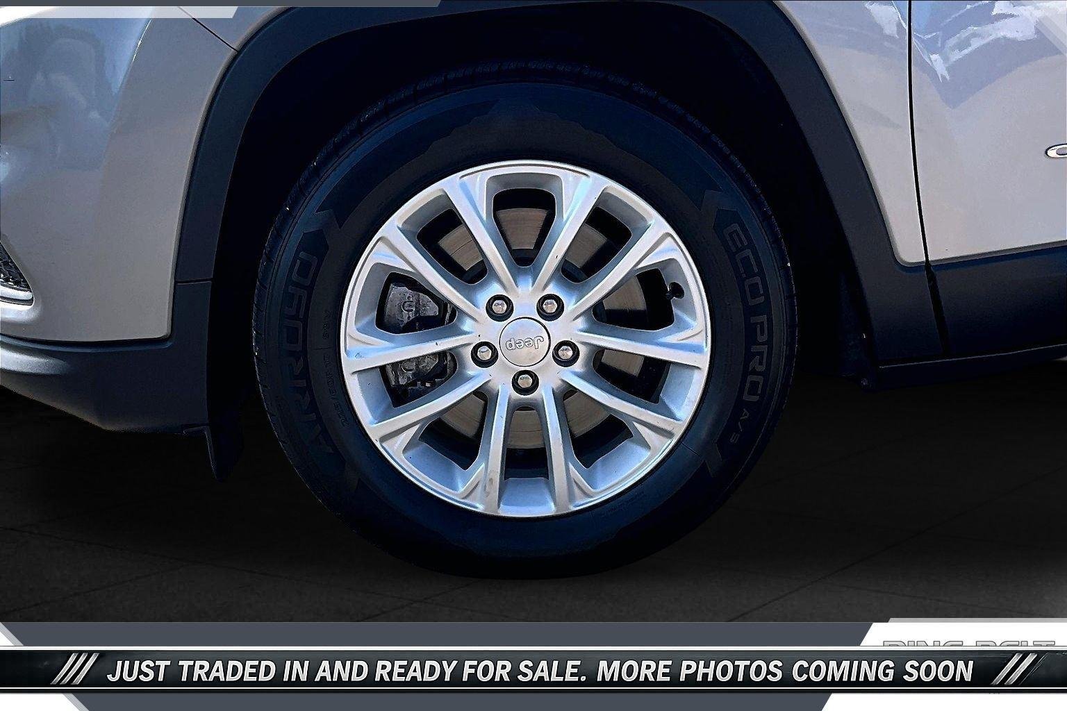 Used 2020 Silver Jeep Latitude FWD image 7