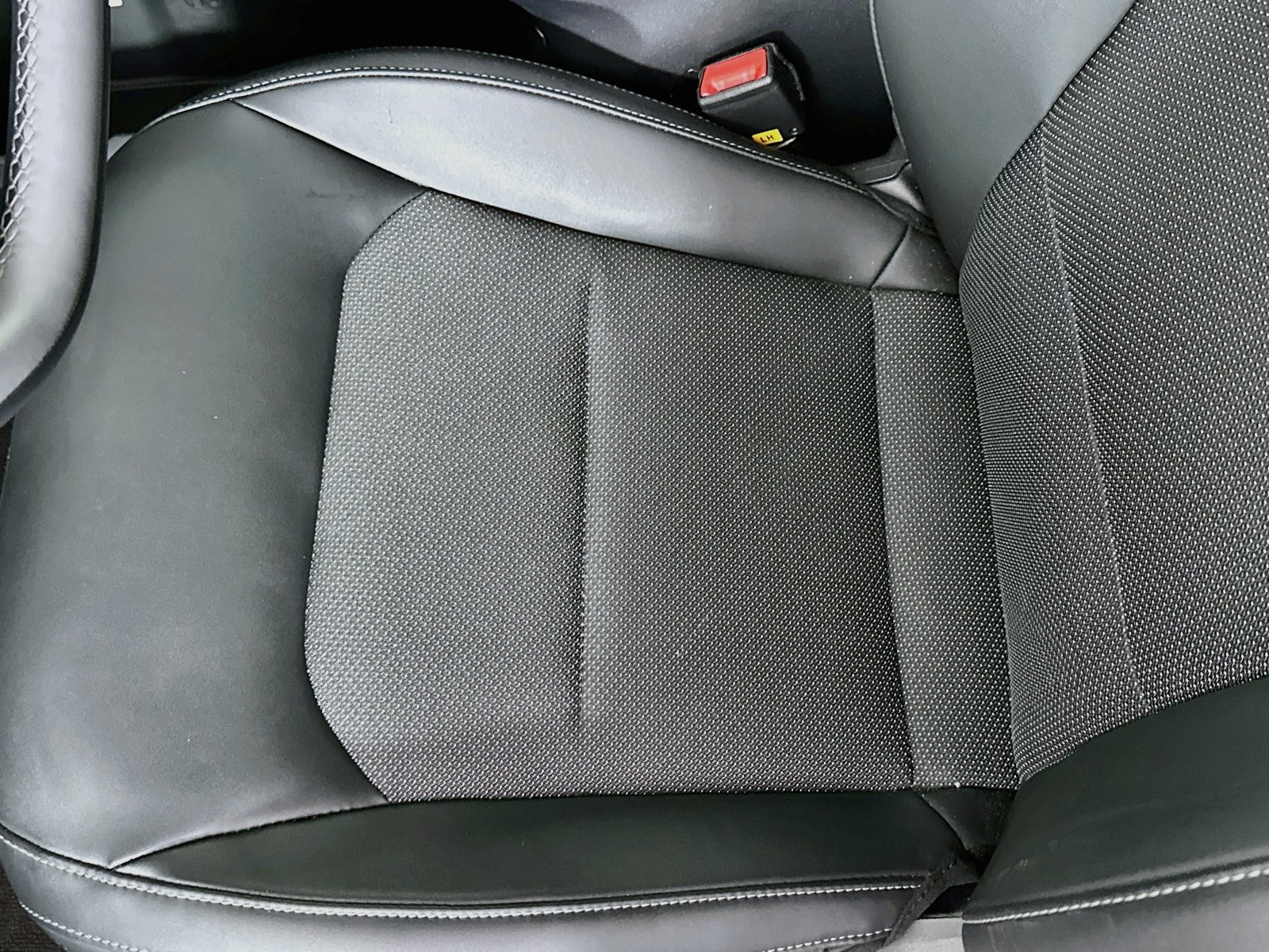 Used 2025 Wolf Gray Kia Light image 19