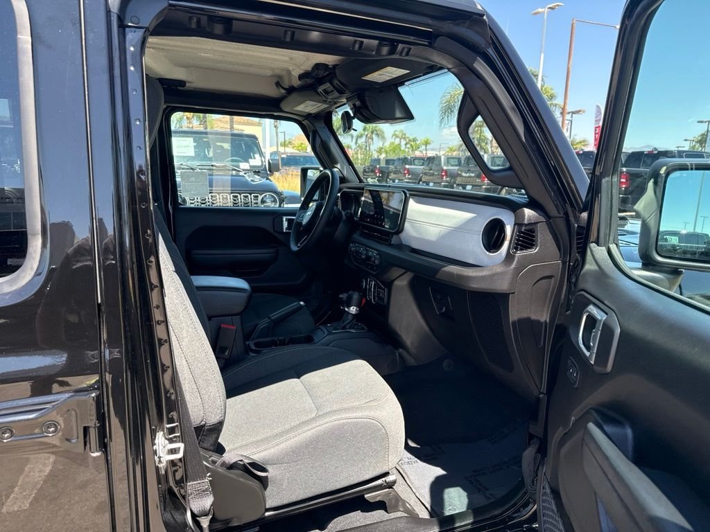 Used 2025 Black Jeep Sport S image 22