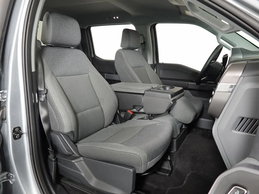 Used 2025 Silver Metallic Ford XLT image 13