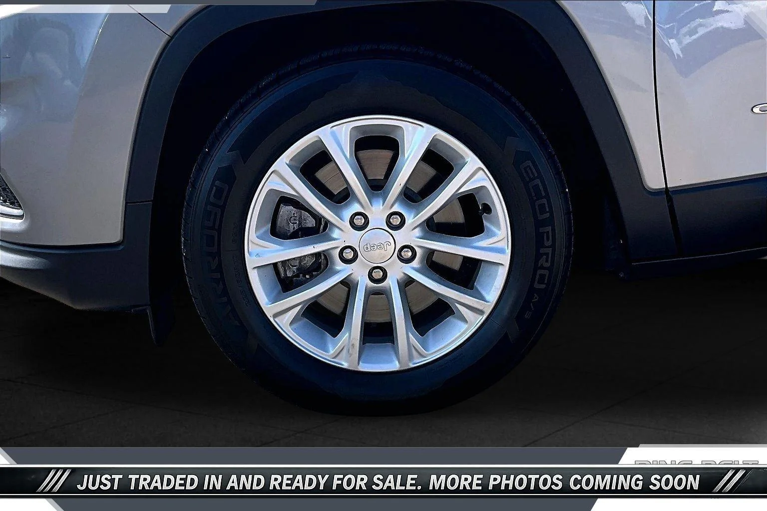Used 2020 Silver Jeep Latitude FWD image 7