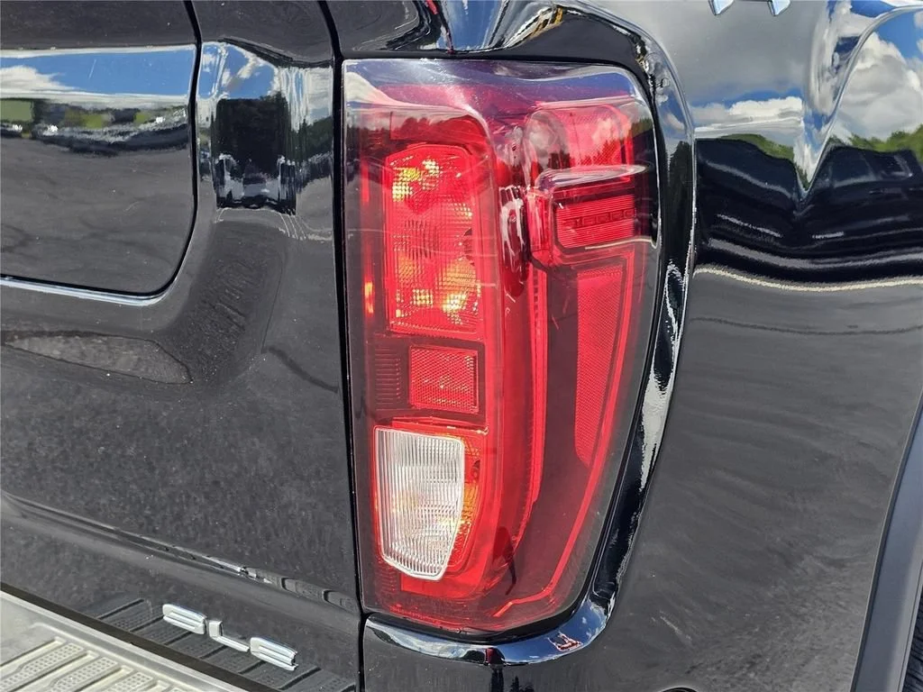 Used 2026 Onyx Black GMC SLE image 10