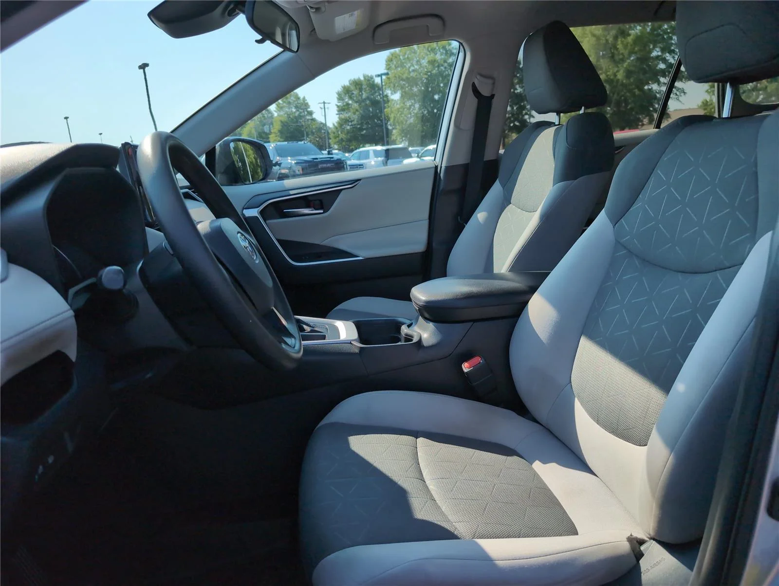 Used 2020 Silver Sky Metallic Toyota XLE image 17