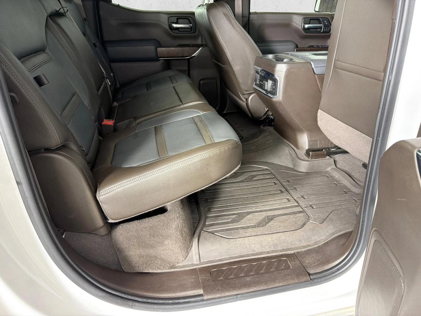 Used 2019 White GMC Denali image 17
