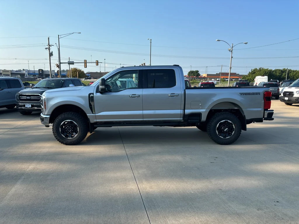 New 2027 Iconic Silver Metallic Ford F-250® XLT image 4