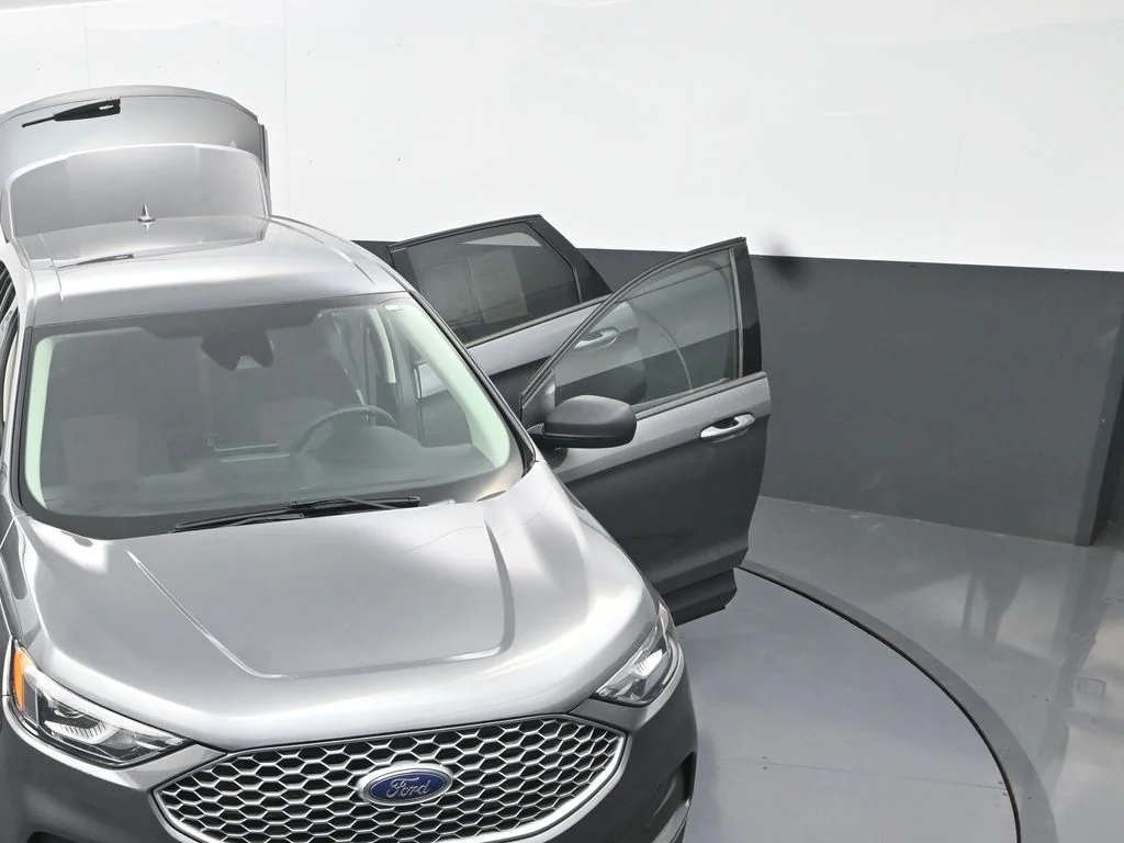 Used 2023 Gray Ford SE image 32