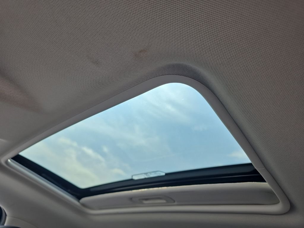 Used 2020  Ford SE image 2