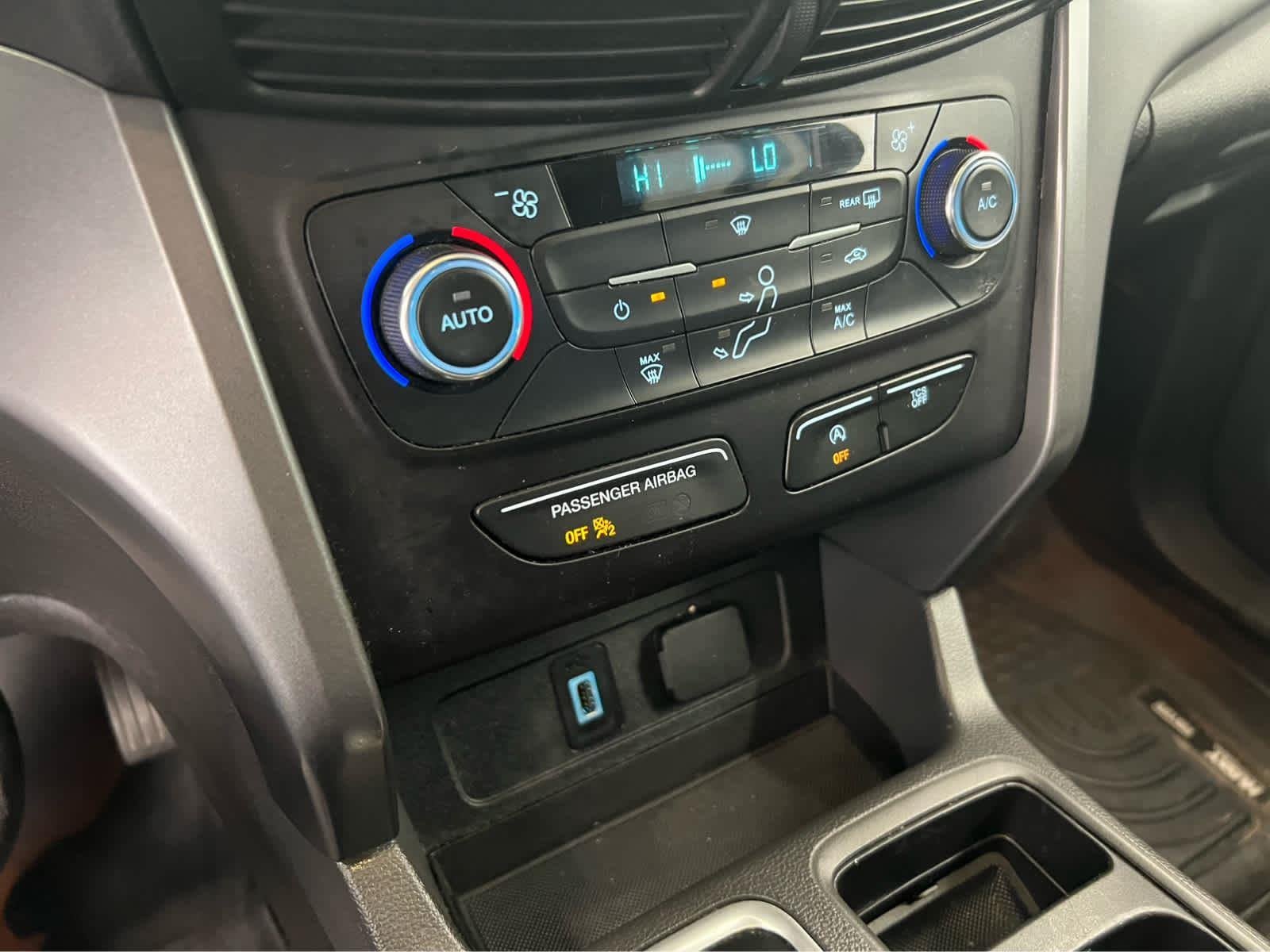 Used 2017 Magnetic Ford SE image 18