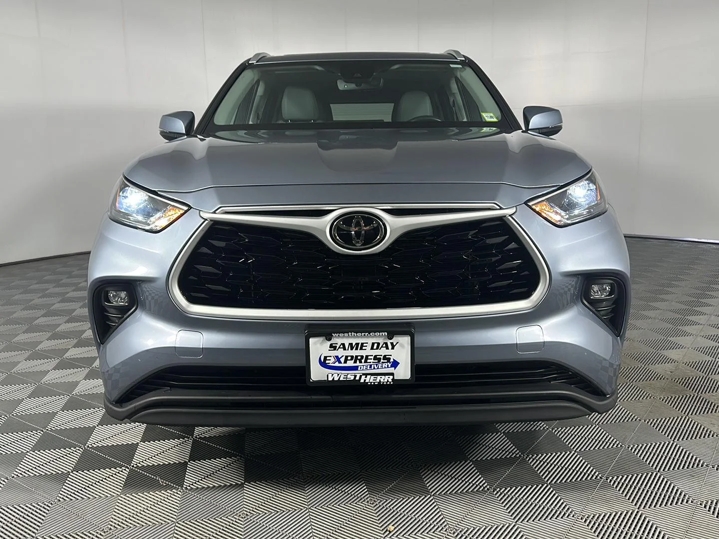 Used 2023 Moon Dust Toyota XLE image 2